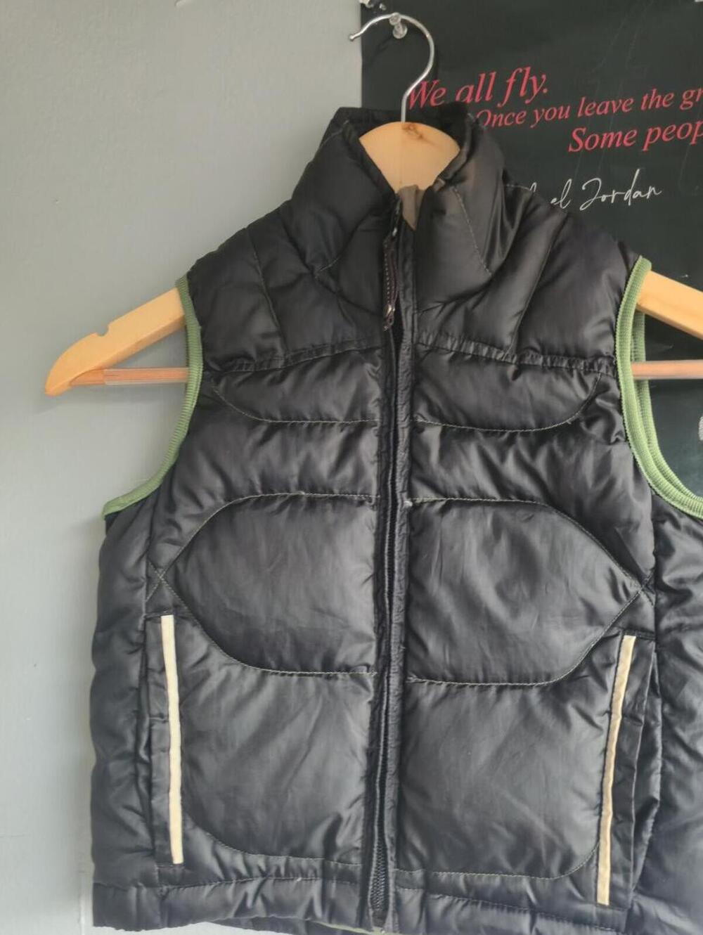 REI OUTDOORS Black Puffer Vest with Green Trim Size 8 to 10 years old